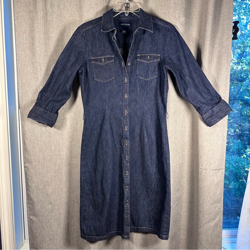 Ann Taylor Denim Button-Up Dress. Size 6